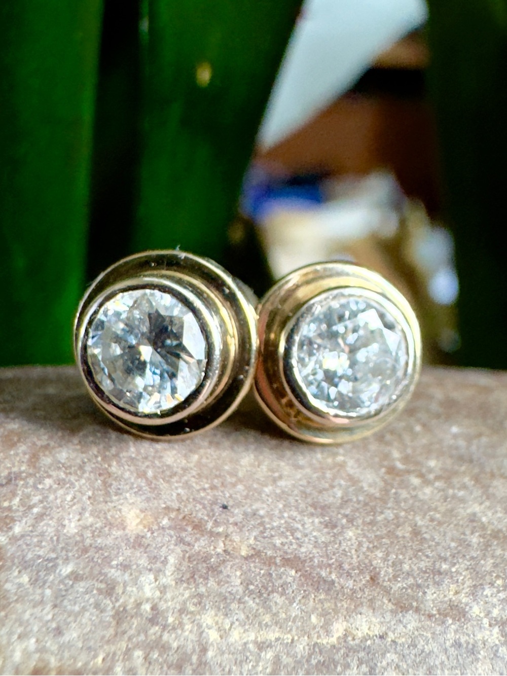 14k Artisan 1ctt Bezel Diamond Stud Earrings